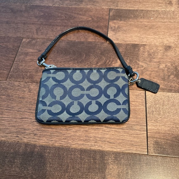 Coach corner zip wristlet - Picture 2 of 5